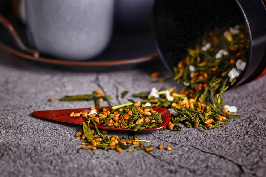 香ばしい風味の秘密！玄米茶の意外な誕生秘話とリラックス効果