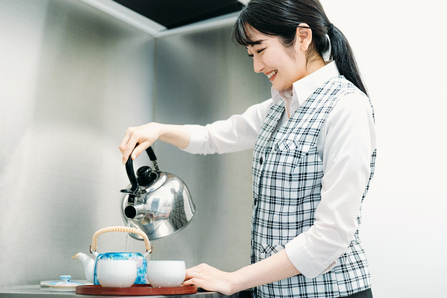 【初心者向け】お茶出しマナー完全ガイド！