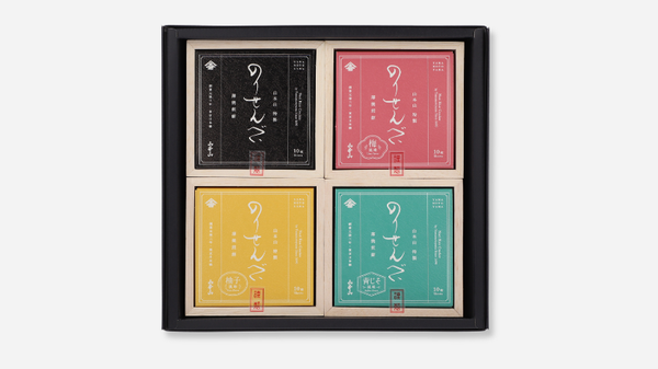 Assortment of nori rice crackers and plum flavored nori rice crackers (¥6,480)